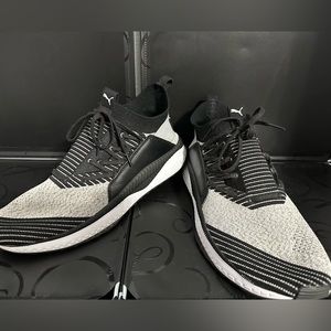 Men’s size 13 Puma Ignite knit shoes